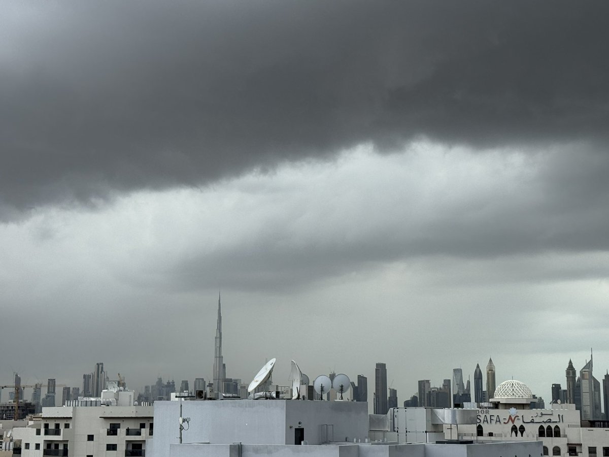 clamcuckoo's tweet photo. At this point even the weather is matching the mood… full “stay home and wait it out” vibes 🌧️ https://t.co/s4Selm51tS