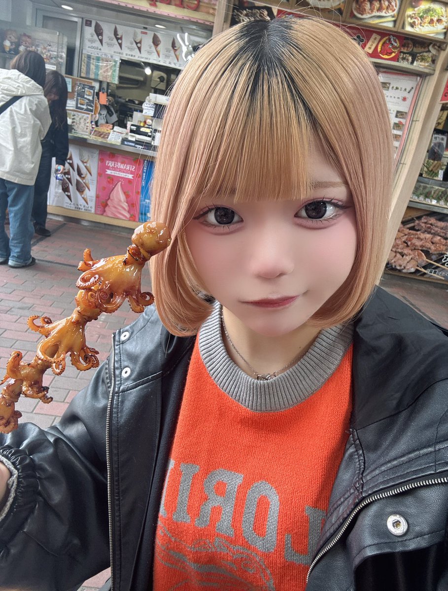 ็นไนใคใด tweet media