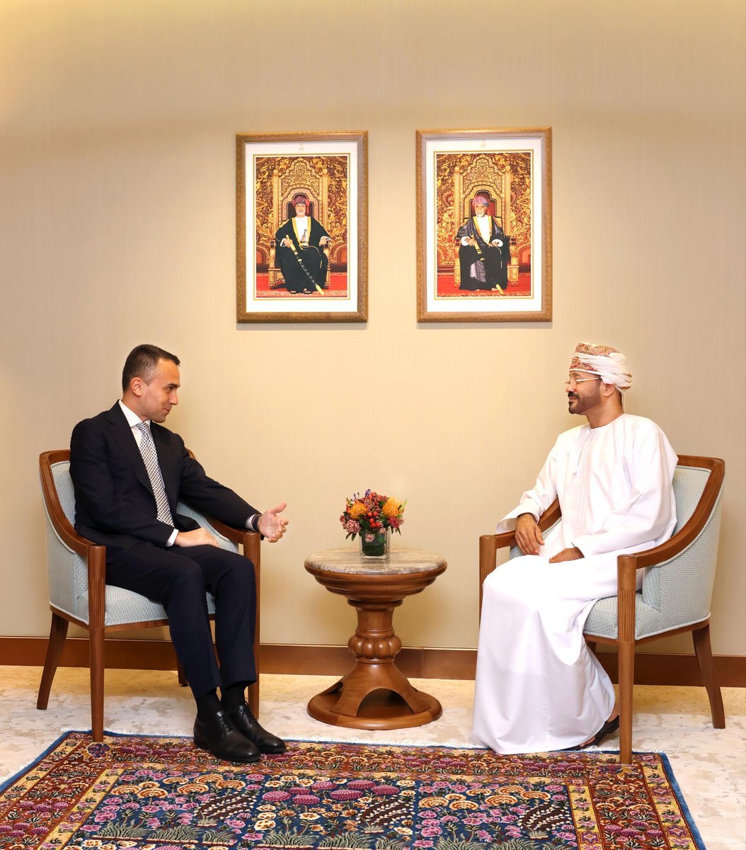 📸 | استقبل معالي السيد بدر بن حمد بن حمود البوسعيدي <a href="/badralbusaidi/">Badr Albusaidi - بدر البوسعيدي</a> وزير الخارجية، هذا اليوم، سعادة لويجي دي مايو، المبعوث الخاص للاتحاد الأوروبي إلى منطقة الخليج، وذلك في ديوان عام وزارة الخارجية.

تناول اللقاء فرص وسبل وقف الصراع الدائر في المنطقة وتداعياته على أمن الدول