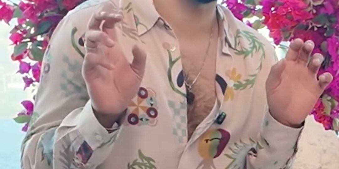 CAN YOU GUESS THE DINOSAUR?  🦕 

Characteristics 

Height : 6ft
Location: Mostly found in dim lit studios 
Dislikes: Badly done remakes 
Mannerisms: Cutest until you take panga 😋

#AmaalMallik #Amaalians