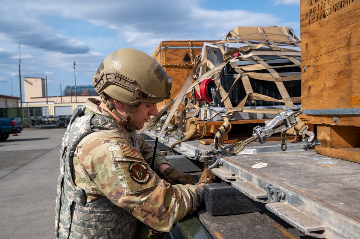 Yokota Air Base tweet media
