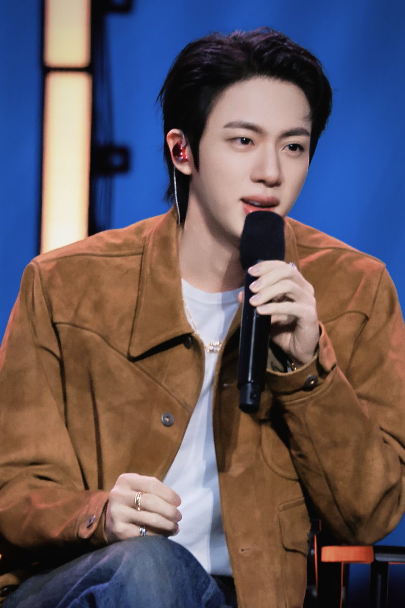 A LITTLE BRAVER 🐬 tweet media