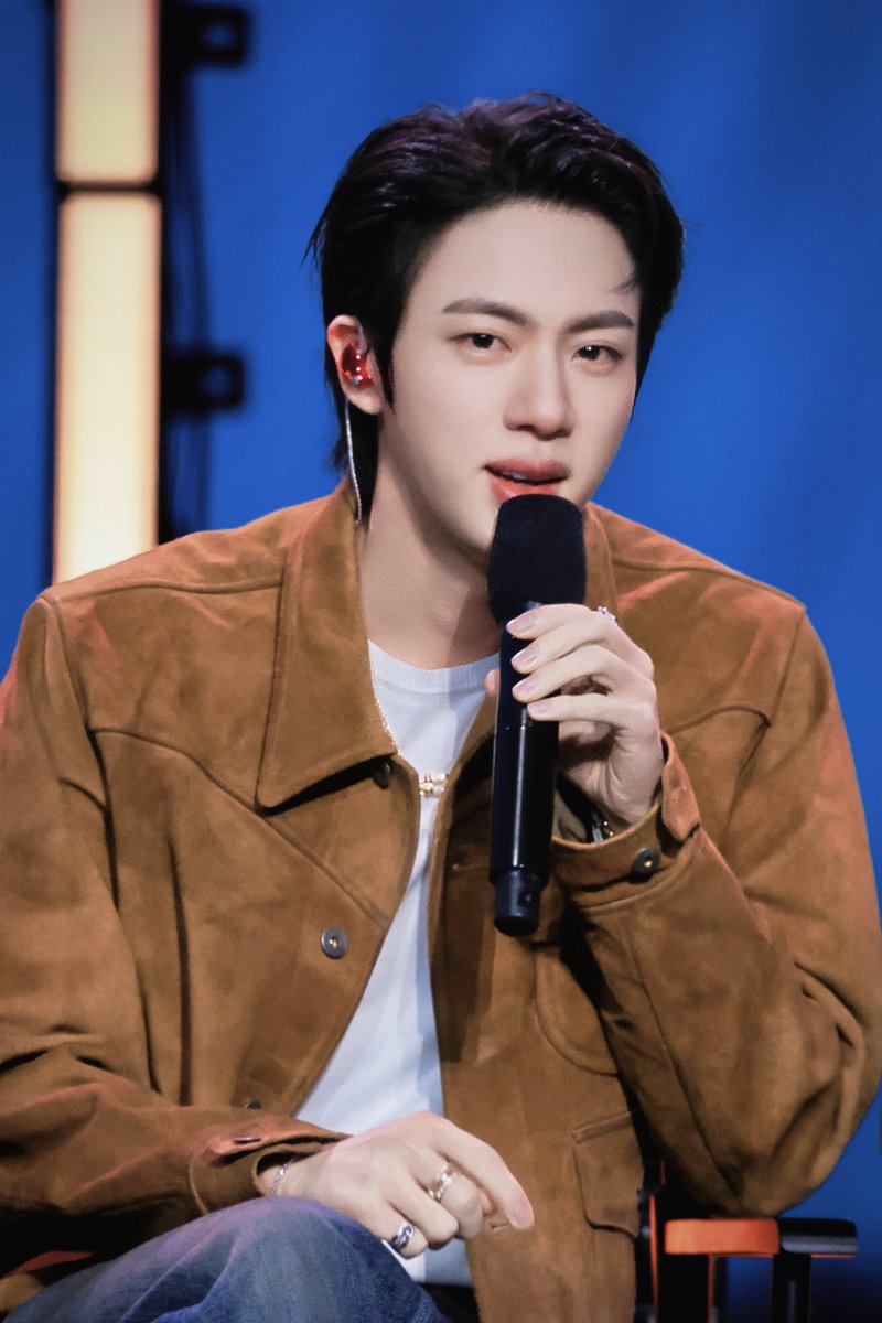 A LITTLE BRAVER 🐬 tweet media