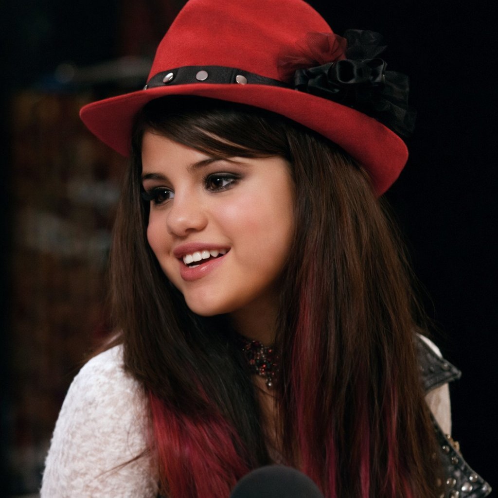 Selena Gomez India tweet media