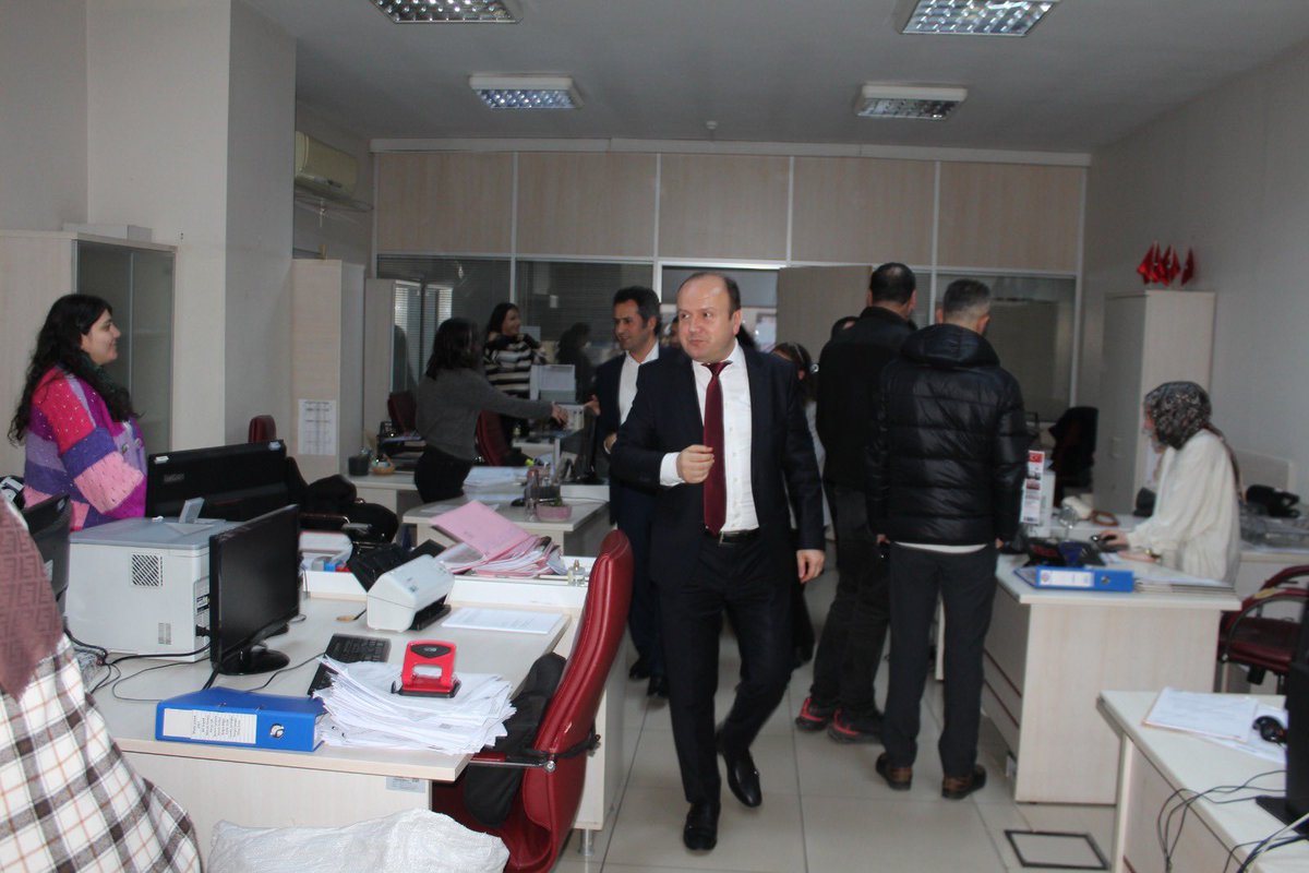 UmrSgm's tweet photo. Ramazan Bayramı sonrasında Ümraniye Sosyal Güvenlik Merkezi olarak, dayanışma ve birlik ruhunu yansıtan bayramlaşma programımızı gerçekleştirmiş bulunmaktayız.
Tüm personelimize sağlık, mutluluk ve başarılarla dolu nice bayramlar temenni ederiz. https://t.co/jAFCtBaQsq