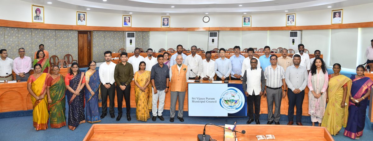 Andaman_Admin's tweet photo. @Admiral_DKJoshi unveiled the new emblem of @SVPMC_ANI today at #LokNiwas. #CSANI, senior officers of @Andaman_Admin and Shri Shahul Hameed Chairperson, along with Councillors of SVP Municipal Council were present. https://t.co/bWFnRhFxdt