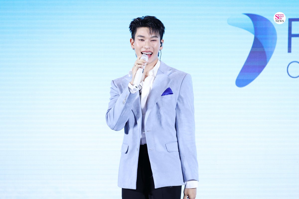 SuperStarNews tweet media