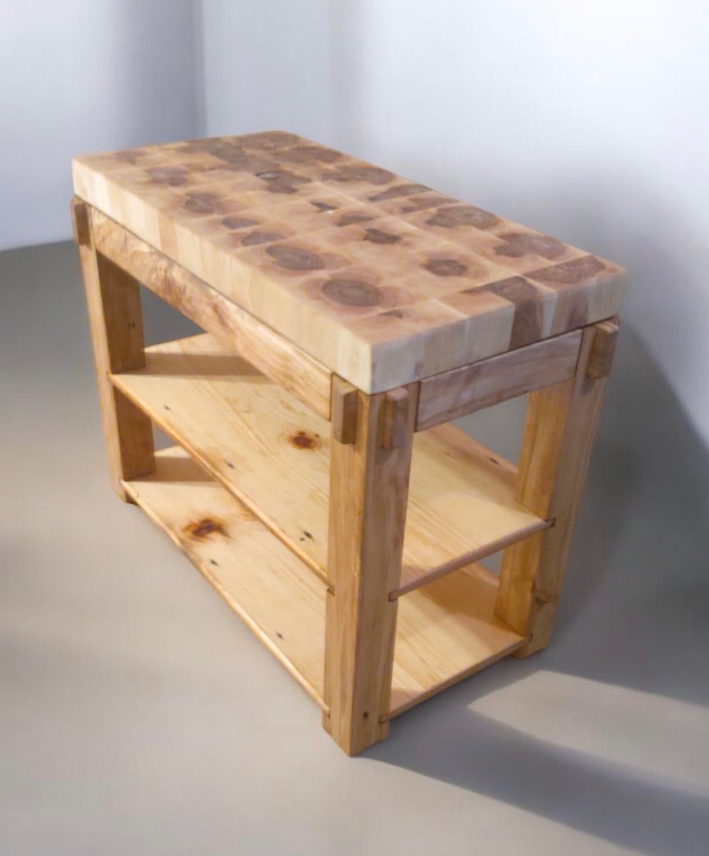 Rennersinc's tweet image. End Grain Shoe Shelf. 

#endgrain #butcherblock #furniture #woodworking #wood #craft #art