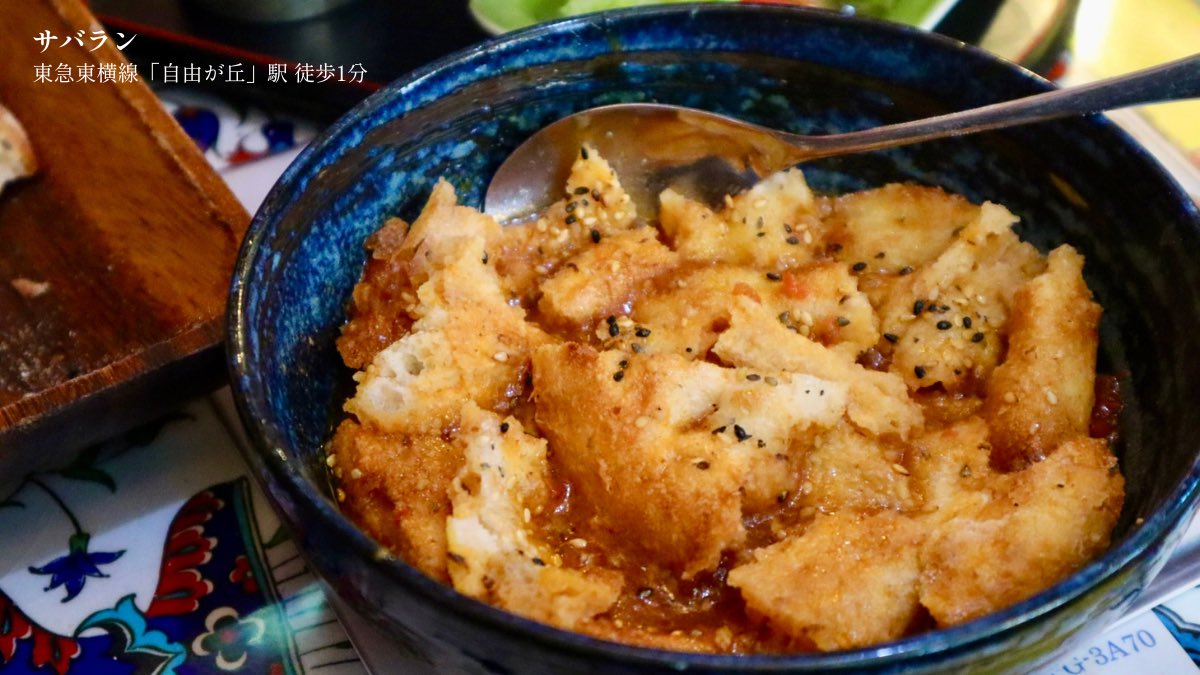 ogu_gourmet's tweet photo. 数千年前のペルシャ時代から存在！羊肉煮込み「ディズィ」

じっくり低温で加熱することで、羊肉のコラーゲンが溶け出し、旨味がスープや具材に浸透しています！まず香ばしいナンにスープを吸わせ、次に棒で潰した具材を塗って食べます

1杯の鍋がスープとペーストの2品に変身する、魔法のイラン料理！ https://t.co/c75qDgFauZ