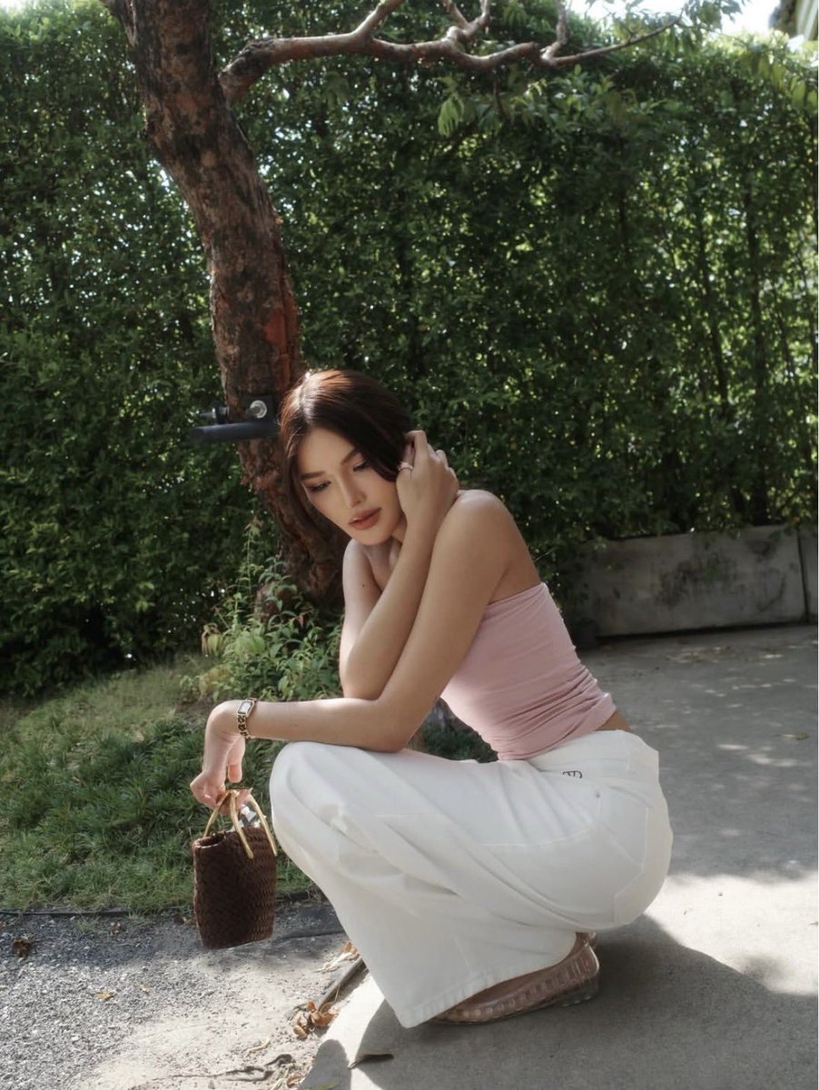 Trending for Aoomtwp tweet media