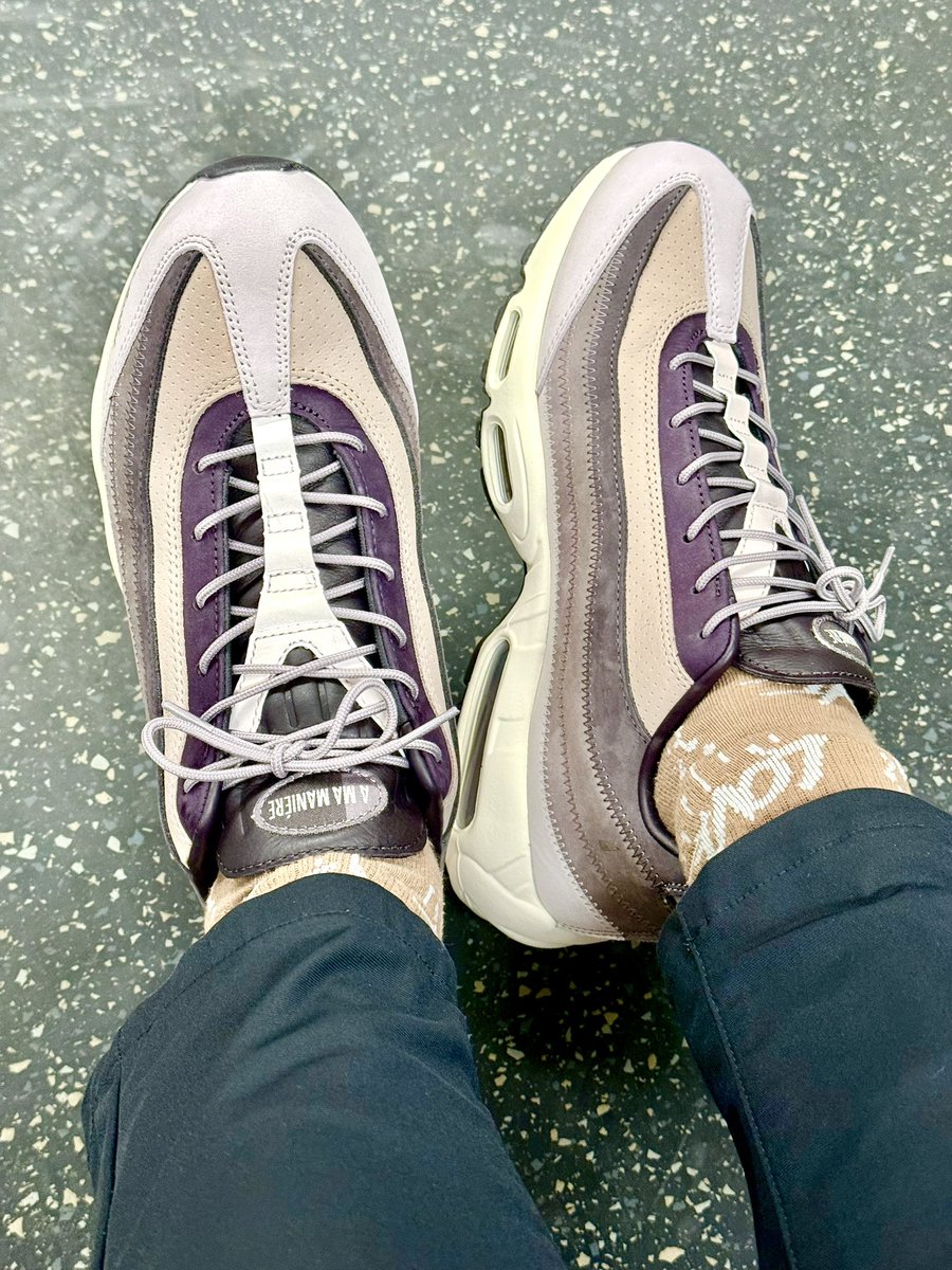 jduq24's tweet photo. #KOTD for my commute to/from the office @Nike #AirMax95SP @maniere_usa  @gambl_universal #laceswap #AirMaxMarch #MarchMaxness 😎🤙🏼🤎🩶🤍 https://t.co/hAZIkavbFd