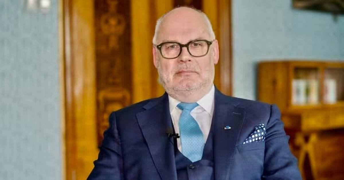 follyflly tweet media