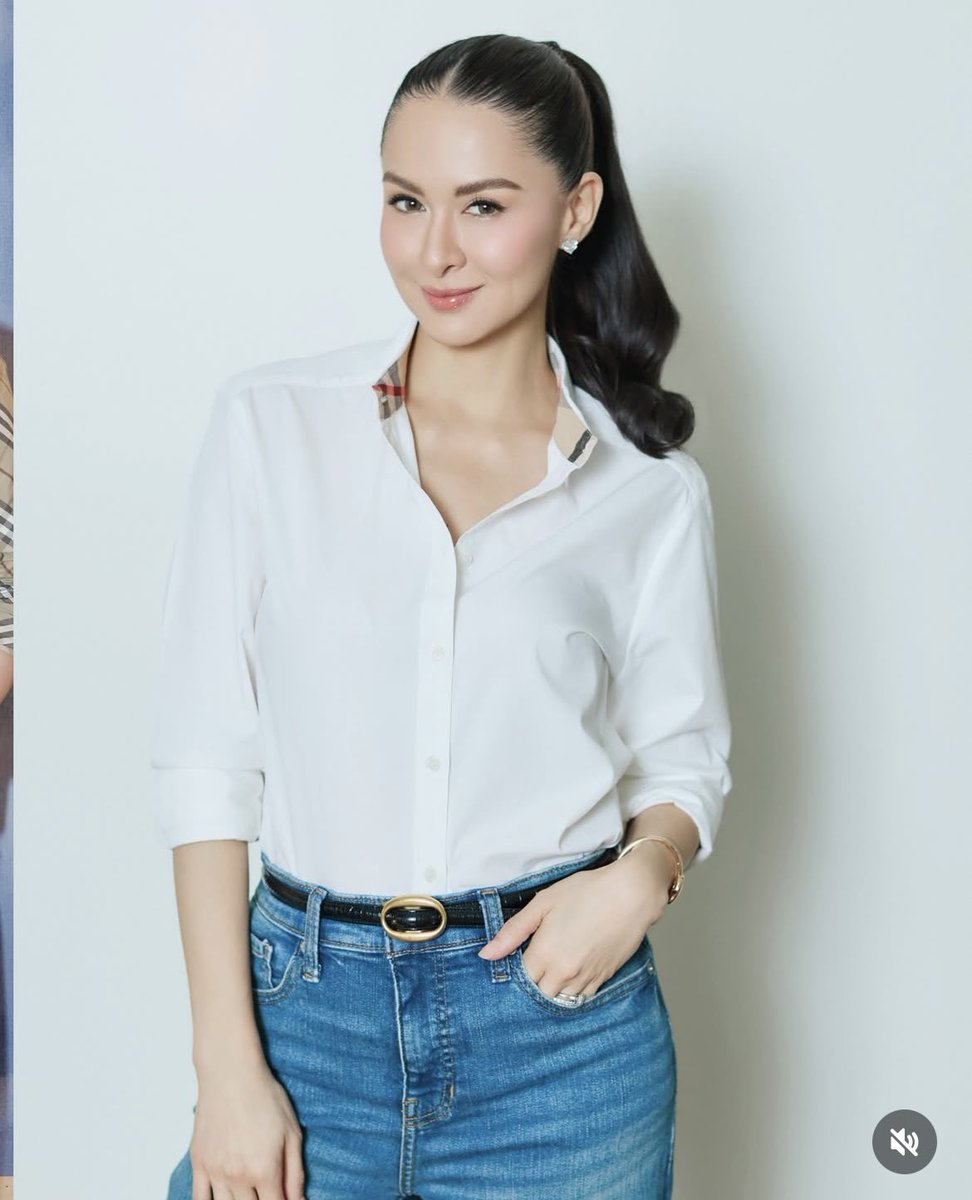 mariadongmarian's tweet photo. Nikki Huang &amp; Marian Rivera ☺️ #Burberry #SSILIFEPH https://t.co/jtPLQ1joPV