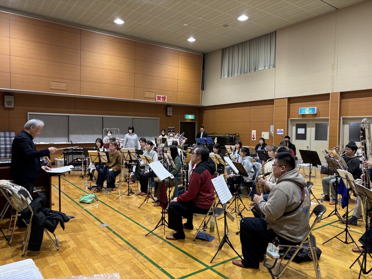 Fukushima_wind's tweet photo. 【3/15～3/22 野上先生レッスン】

先週、今週の練習は野上先生にご指導いただきました🥁
4/19(日)の本番に向け日々練習に励んでおります!!

さらに、今年の定期演奏会ではプレコンサートとして3チームがアンサンブルを披露いたしますのでお楽しみに🎶

 #福島ウインド
 #吹奏楽
 #定期演奏会 https://t.co/ZH4QcuFGl9