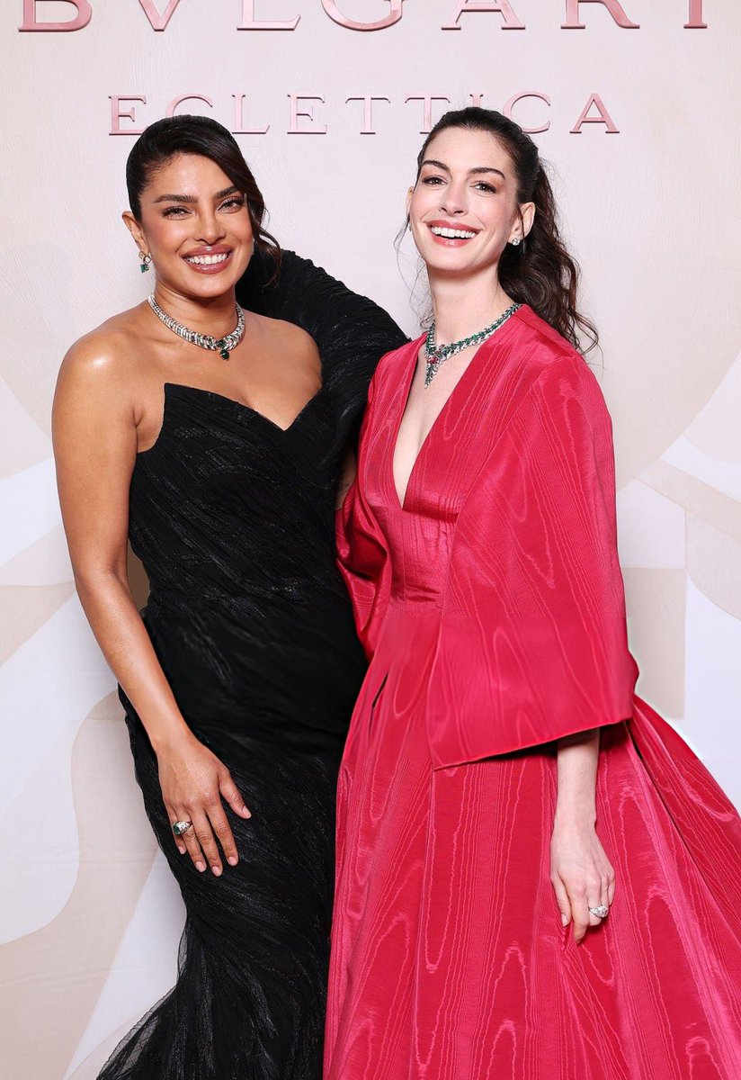 filmfare's tweet photo. Queens! 👑

#PriyankaChopra and #AnneHathaway attend Bvlgari's event together. 😍

#Trending https://t.co/XBx9dEIAlA