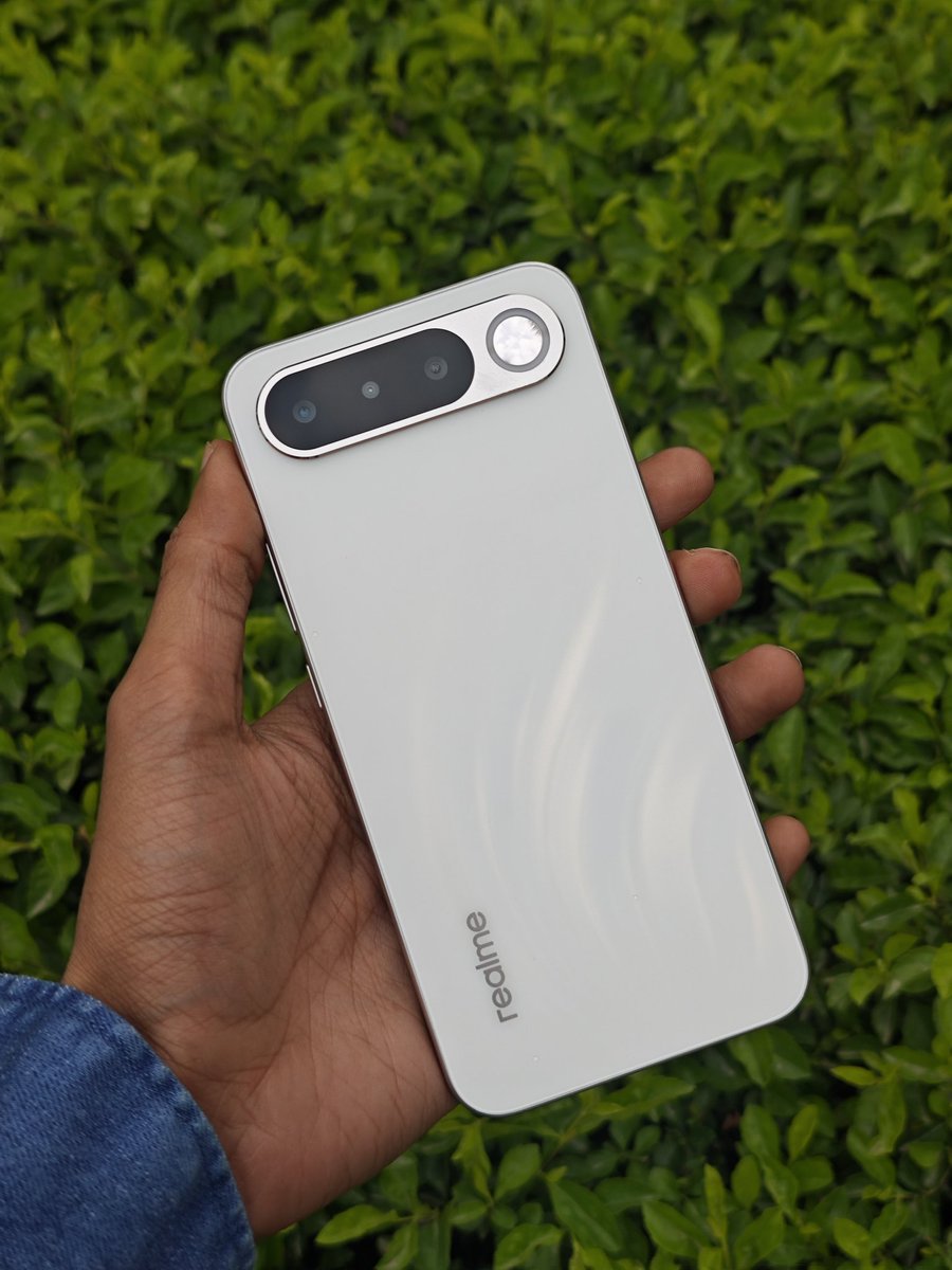 sumitobroy25's tweet image. #realme16 First Look! Design Feel Premium 🔥
#SpreadYourWings 
#Airdesign