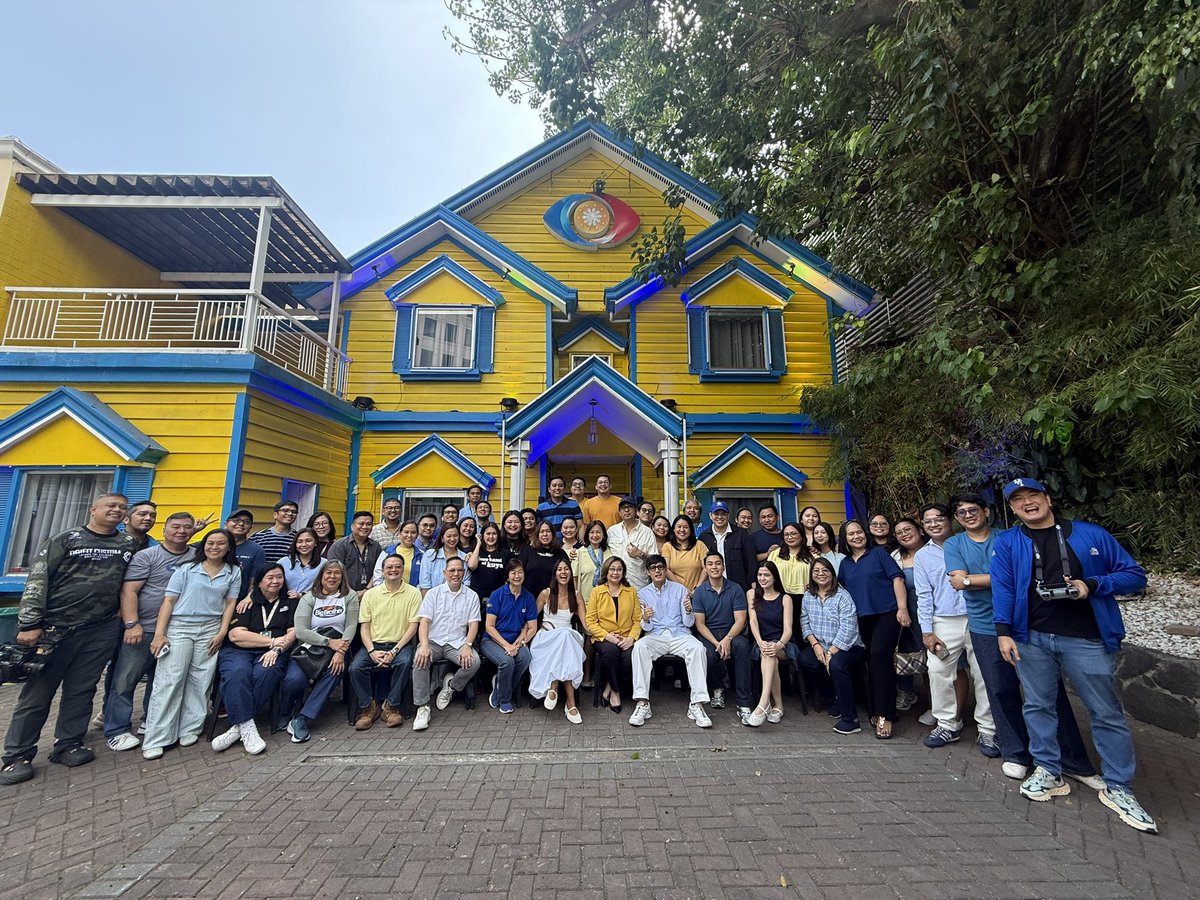 ABSCBNNews's tweet photo. LOOK: Hosts, staff, and ABS-CBN executives gathered today to say goodbye to the "Pinoy Big Brother" house. 

The famous "Bahay ni Kuya" is officially moving to a new house. 

Full details tonight on TV Patrol. | via @mjfelipe https://t.co/XpCm6VY3cw