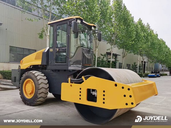 joydellcn's tweet photo. #JOYDELL delivered 2 units of XCMG XS103J Road Rolers on Jan 13, 2026.

✔️ 10,000 kg operating mass
✔️ 68 kW Yuchai engine
✔️ Stable &amp; efficient compaction
Reliable machines, global delivery 🌍
#XCMG #RoadRoller #HeavyMachinery #Export #Construction https://t.co/iwDUVtlV2k