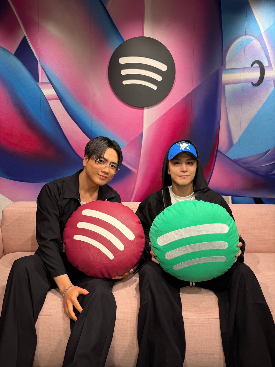 jsb3_official's tweet photo. 昨日は#Spotify リスニングパーティーにご参加有難うございました🌹
@SpotifyJP

引き続き"ONE"たくさん聴いてください🎧

https://t.co/qqAbX5wwzX

#三代目JSOULBROTHERS  #JSB3_ONE
#岩田剛典 #ØMI https://t.co/4MPPxaF3WB