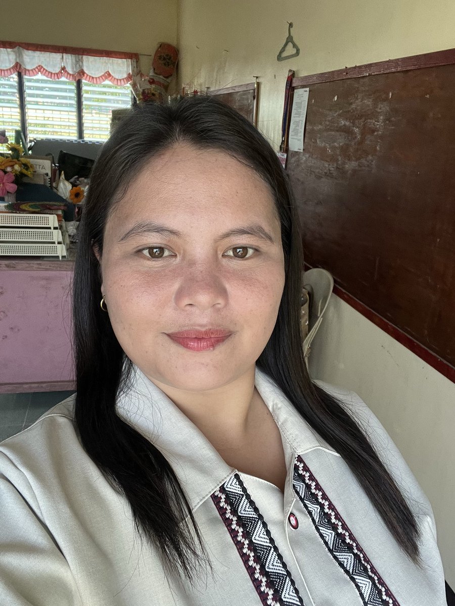 Lnpmpln's tweet photo. Feeling confident in my most expensive uniform 👩‍🏫😍❤️ https://t.co/UhgkvfP2iw