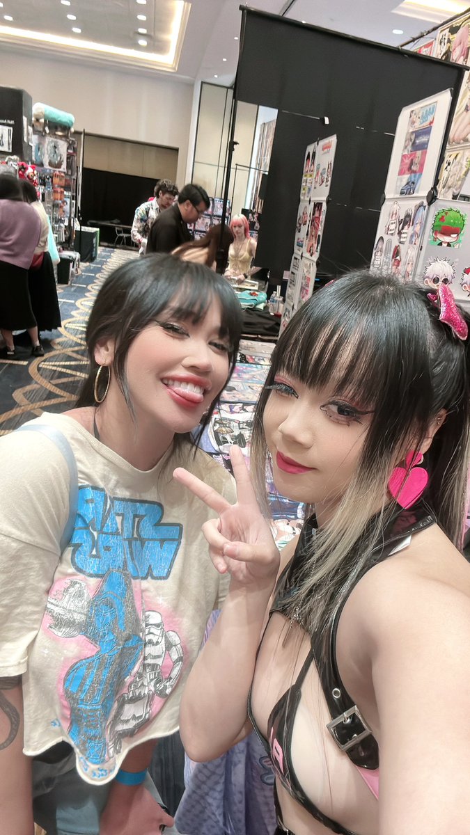 Chyuku_'s tweet photo. The jolibaddie girlies โจโจโจ so sweet and kind #tsumicon https://t.co/WOf3DSs0gH