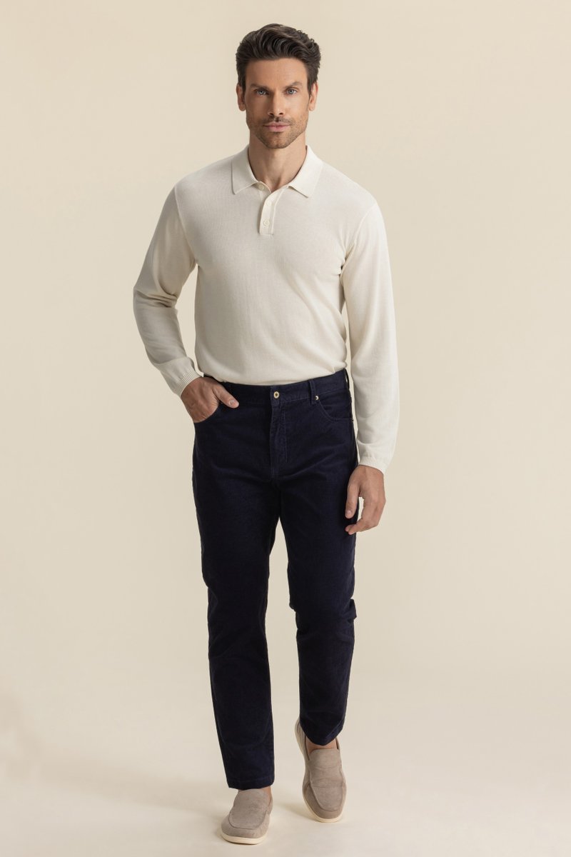 _primemenstudio's tweet photo. Classy Cords - A new essential for the style‑minded guy. Our 5‑pocket shorts are cut from soft stretch corduroy that moves with you. Neutral, versatile, and easy to pair with anything—polos, tees, or button‑downs. Dress them up with loafers or keep it casual with sneakers.
https://t.co/ZHQAHzhd67
#nottootall #shortkings #premiumclothing #mensfashion