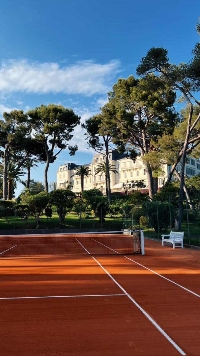 lux life tweet media