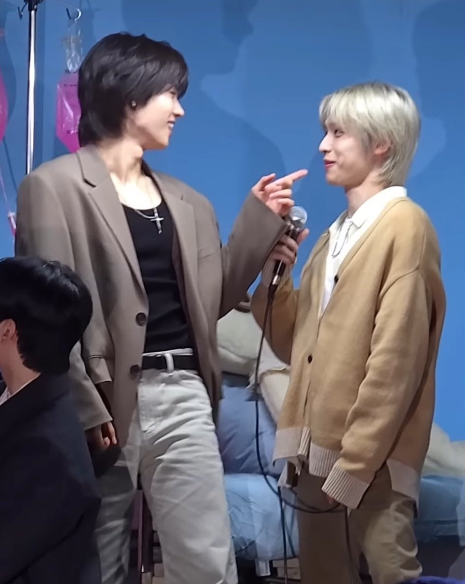 I swear I try so hard not to focus on their height difference and they just keep shoving it in my face like THIS 😭