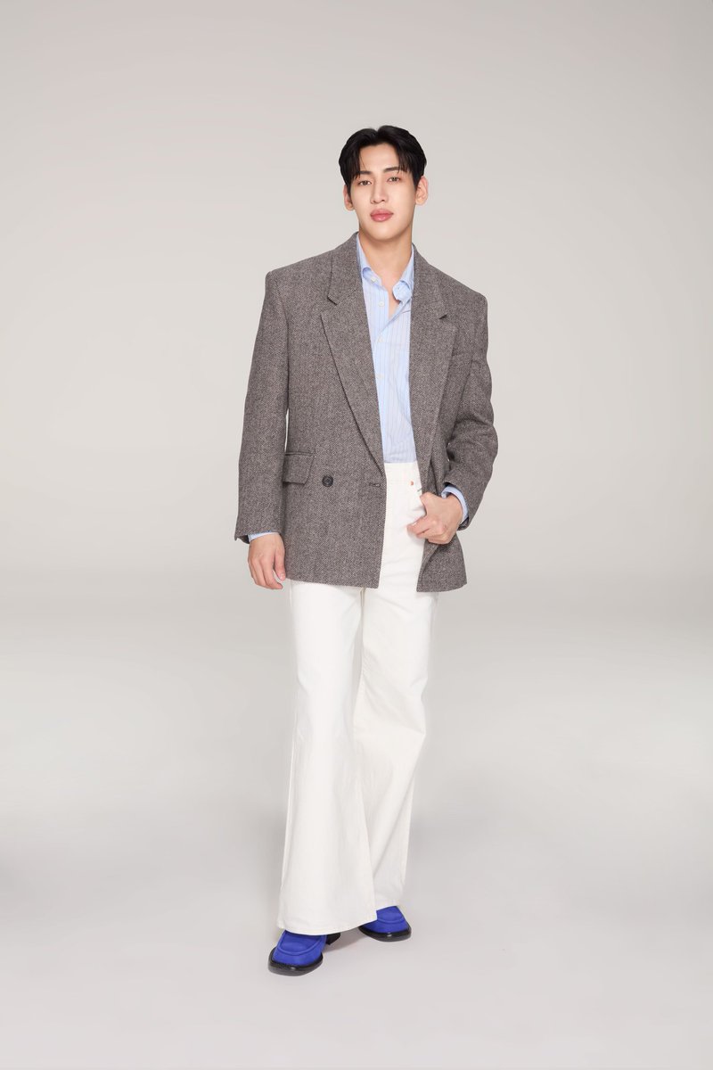 Hello Asian tweet media