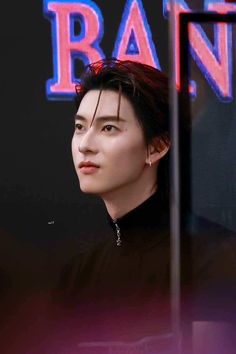 𝑚𝑎𝑛𝑎𝑚𝑒𝑏𝑒𝑤 tweet media