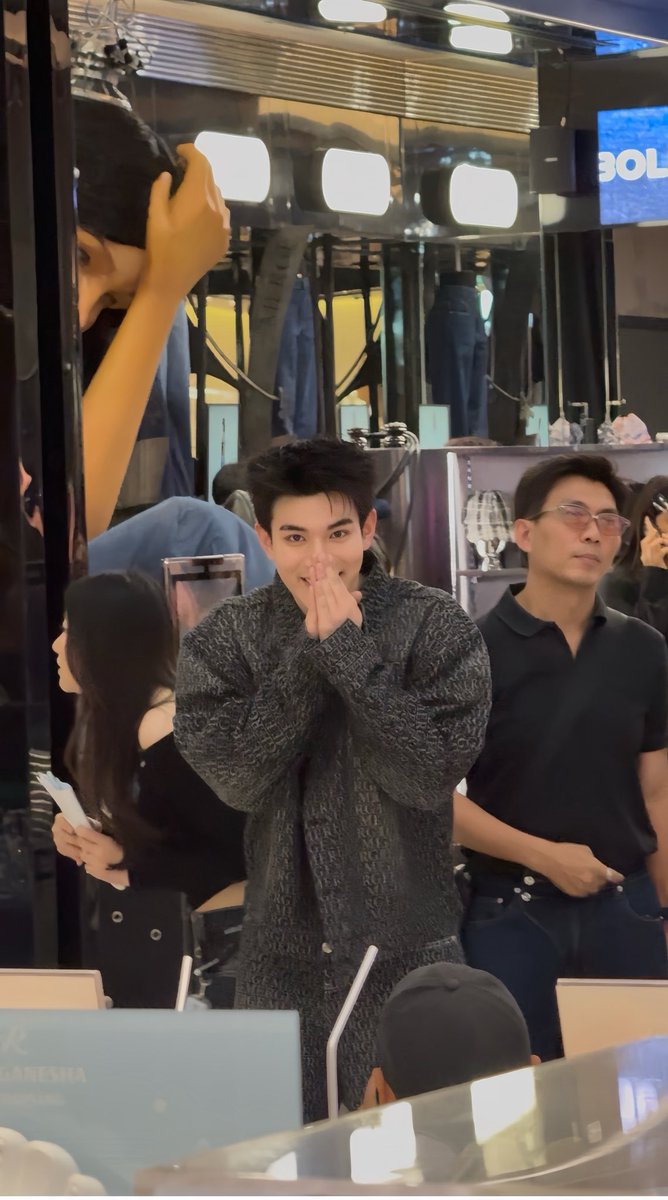 ครม.ที่ย่อมาจากคารามาย tweet media