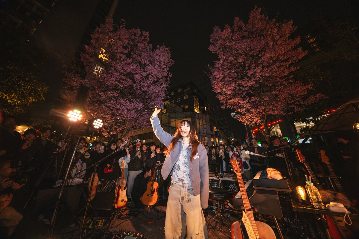 OngakuPia's tweet photo. にしな、アルバム『日々散漫』リリース記念！
渋谷の路上でフリーライブ開催！

大勢の観客を前に「泣いちゃいそうです」
オフィシャルレポートはこちら📝
https://t.co/uL0weTLhLj

#にしな https://t.co/b8gx7ELGu5