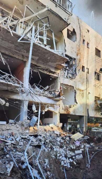 high_hopeful's tweet image. Iranian Ballistic Missile Impact In Tel Aviv