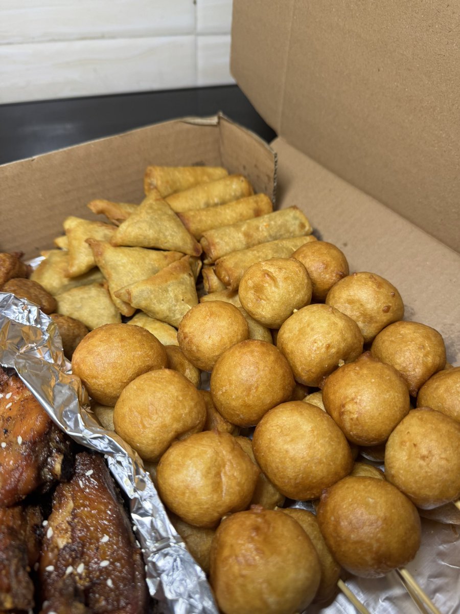 Thechopsstation's tweet photo. Good morning, we are open and available to take your order. 
This box is 27,000 , it feeds 5 -10 people. https://t.co/FOpXI7Q7eQ