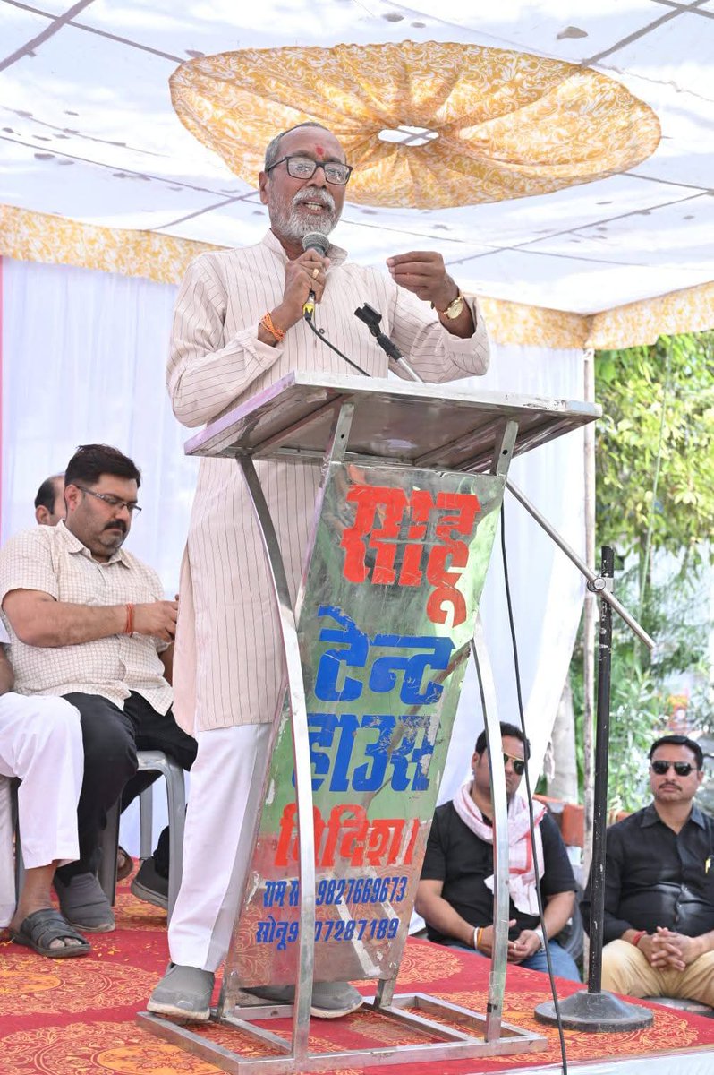 जय स्तंभ चौक बजरिया में वार्ड क्रमांक 16 में पेढ़ी चौराहा से कार्तिक चौक होते हुए धर्म अधिकारी चौक तक डामरीकरण रोड का निर्माण कार्य जिसकी लागत – ₹6,65,100 तथा वार्ड क्रमांक 14 एवं 16 में बजरिया चौक से इमामबाड़ा तक सड़क डामरीकरण निर्माण कार्य जिसकी  लागत – ₹10,64,000 होगी। उक्त