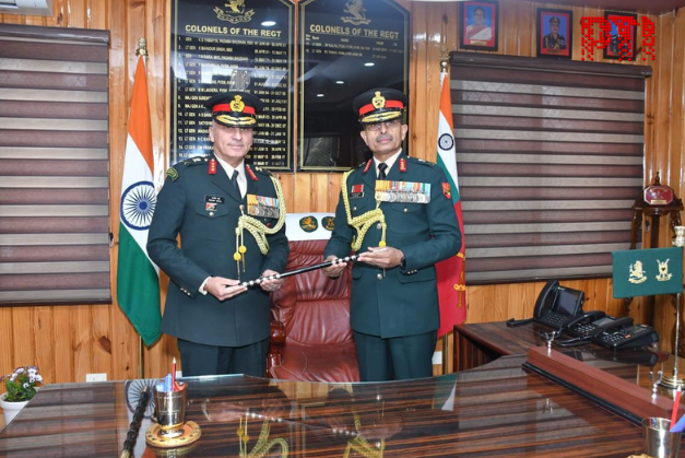 SupriyaData's tweet photo. Lt Gen Rajiv Ghai, DCOAS (Strat) has assumed the prestigious appt of Col of the Kumaon Regt, Kumaon Scouts &amp; Naga Regt, taking over from Lt Gen Ram Chander Tiwari, former GOC-in-C, EC.

A proud moment reflecting honour, tradition &amp; regimental legacy of the Indian Army 🇮🇳 @adgpi https://t.co/vMk1k7oA3x