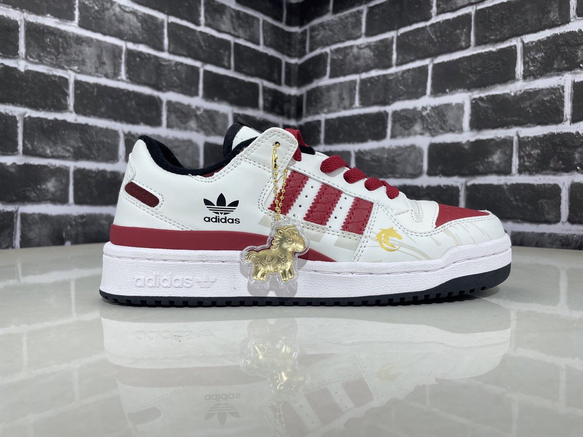 YangMengyan's tweet photo. 💰140
Adidas originals Forum 84 Low ”Champions“ 阿迪达斯 白紫橙太阳 2022款全新adidas Originals Forum采用最新开发的鞋底 鞋底边墙纹路由一代的颗粒纹转变成二代设计的雪花纹 一代的直线鞋底二代设计成拥有完美弧度增強人的视觉感货号：GX9049/58/8866/4545/4537 GW0695 GY4125/6931 G57966 https://t.co/6zCPsZuQNy