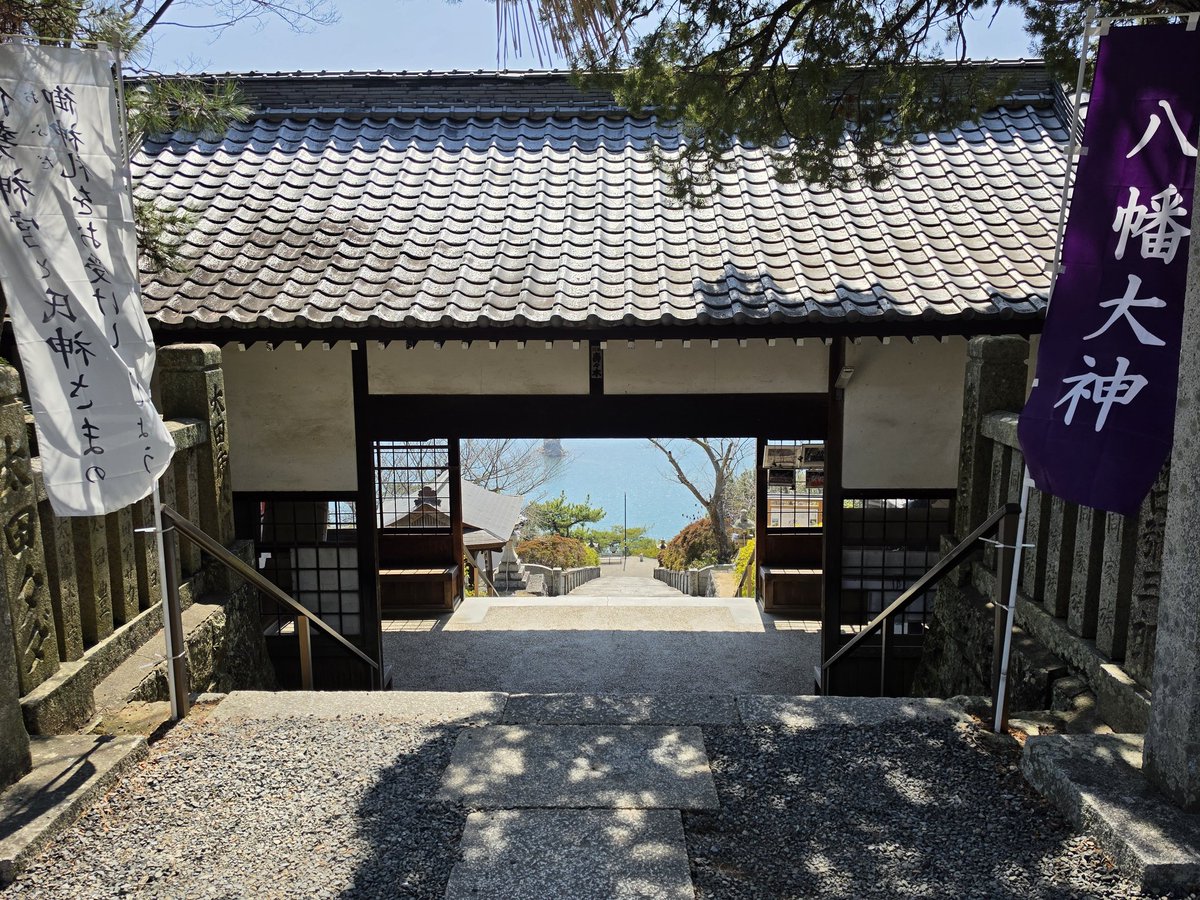 hatecrew283's tweet photo. 凄い良い眺めの神社…！ https://t.co/RUVq9D68eH