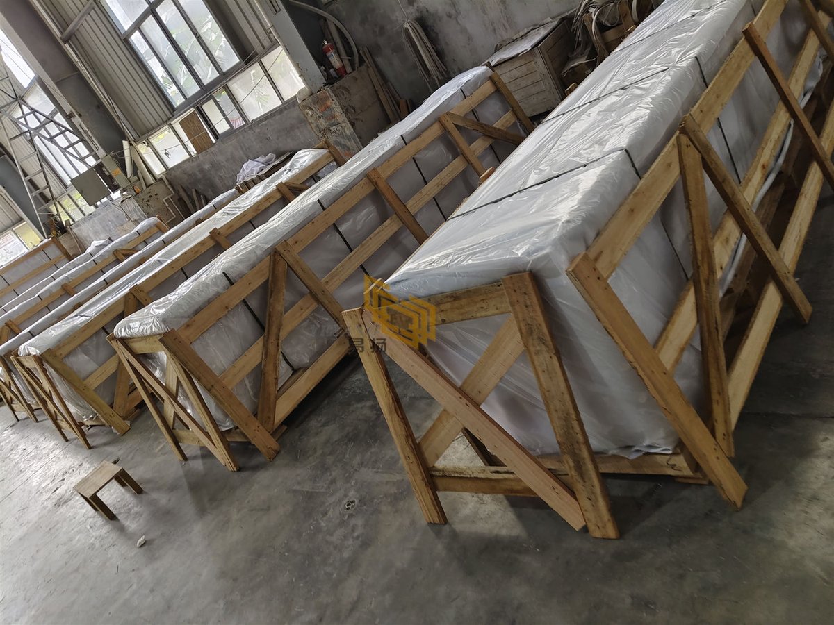 This fine grain crystal white quartz offers a clean look with uniform chips, no color variation issues. Easy to match and fabricate, it is the practical choice for projects.
#crystalwhitequartz #whitequartzcountertop #quartzcountertop