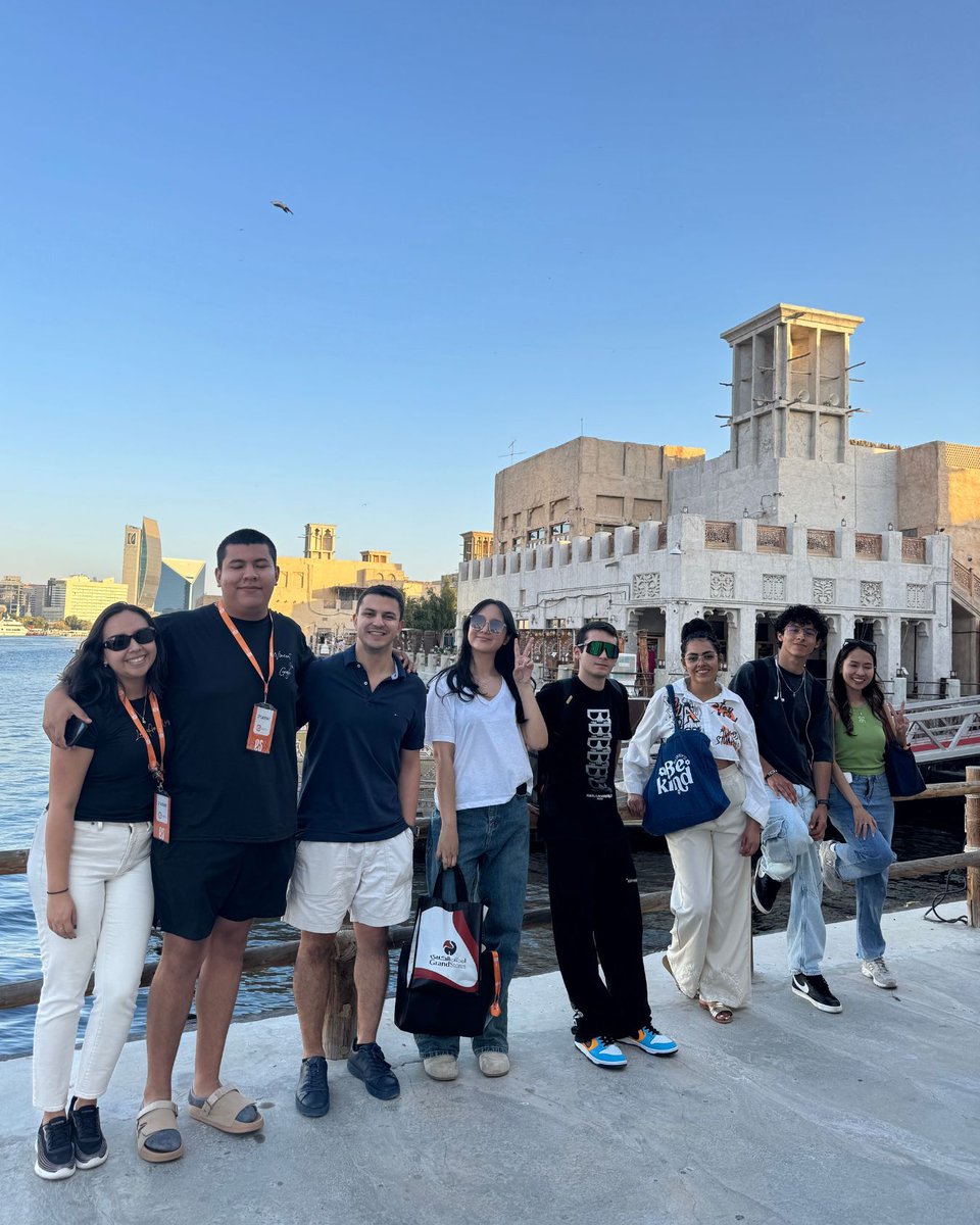 es_world_'s tweet photo. Classmates became besties in one sunset 🌅🧡
After class at Al Seef Creek, we walked, laughed, explored Dubai, and practised English without even thinking about it https://t.co/vgSupIpN9I