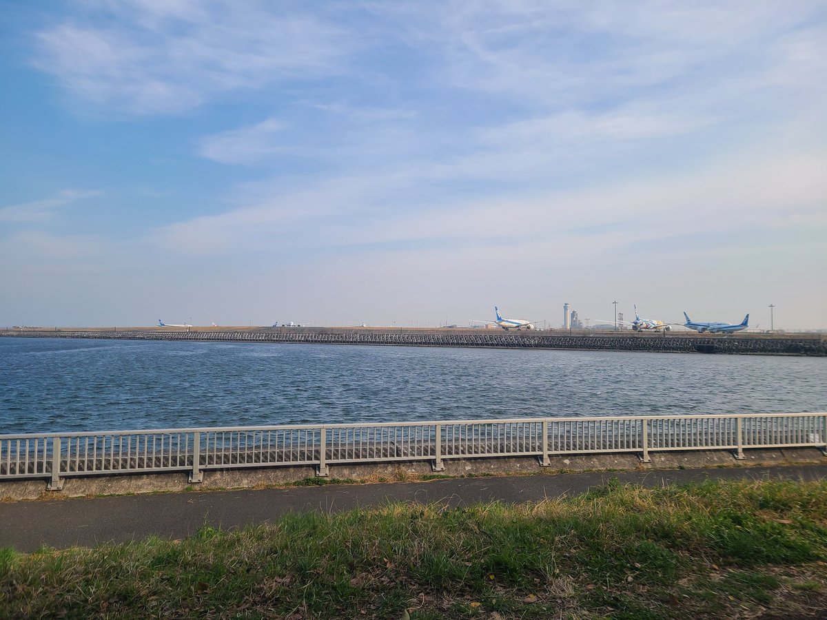 arase3164's tweet photo. セッティングがてらにいつもの場所へ
今日は風が強いなー
気温が上がってきてても寒いなー
・・・寒いから帰るかー
あ、セッティングはいい感じですw
#4JP #アプリオ
#ポケモン飛行機がいる https://t.co/O7VMSXf8OY