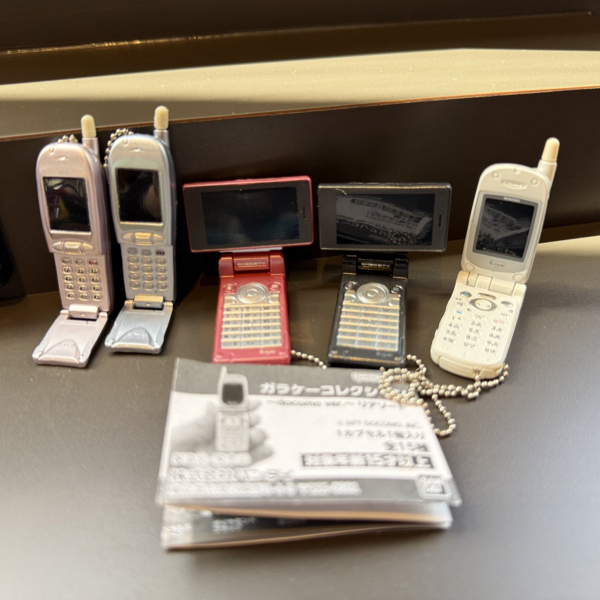 dragonERl's tweet photo. P-02Aまだgetできてないのに、ここらのセブン軒並み売り切れてもた…ｸﾞﾇﾇ
とりま、N502it HYPERかわいい
当時N503 とか504😗とかに7段くらい伸ばせるビッカビカのレインボーアンテナ付けて超お気に入りだったんだよなぁ https://t.co/B3VzAu9wG4