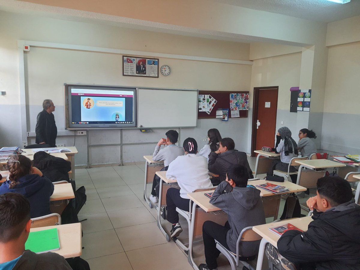 İlk dersimiz “Finansal Okuryazarlık”
İlk derste öğrencilerimiz bütçe yönetimi, tasarruf ve bilinçli tüketim kavramlarıyla tanıştı.

<a href="/tcmeb/">Millî Eğitim Bakanlığı</a>   <a href="/Dr_KemalKzlkaya/">Dr. Kemal KIZILKAYA</a>    <a href="/saz_ilhan/">ilhan SAZ 🇹🇷</a>   <a href="/mem_siirt/">Siirt İl Millî Eğitim Müdürlüğü</a>  
<a href="/murateldemir4/">murateldemir</a>