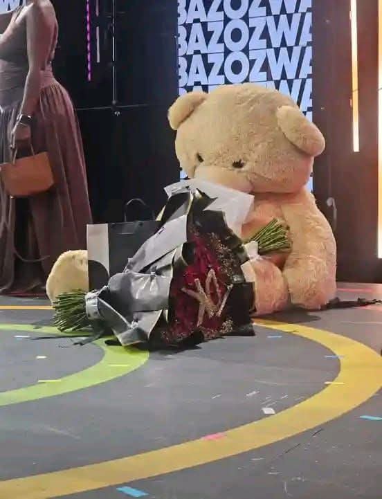 pkmadwe_kwenzi's tweet photo. Even Thandeka's Teddy is trending more than the WINNER .😂 🇮🇹 🇮🇹 

THANDEKA THE BRAND
#ThandekaTshabalala https://t.co/qjorg5TxOl