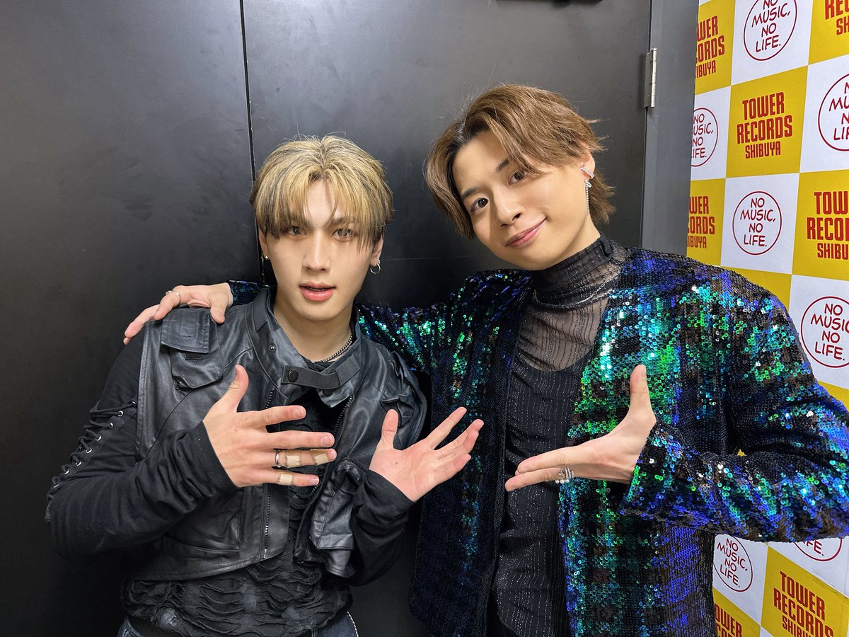 Def Class tweet media