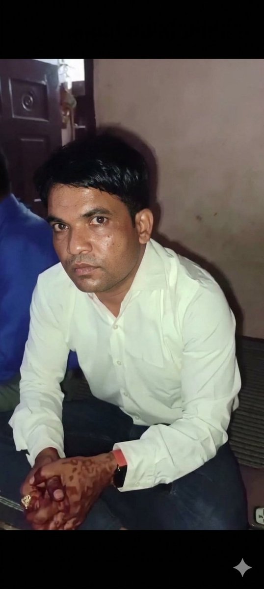 Kavya950's tweet photo. उत्तरप्रदेश की गोरखपुर से एक फर्जी IAS अधिकारी पकड़ा गया वो फर्जी वीडियो डालकर 
लकड़ी को शादी क���ता था और 15 लाख रुपया लेता था ।

इस शादी से पहले वो दोनों शादी कर चुका था तीसरा शादी जब करने आया तब पकड़ा गया।

रूम के अंदर फर्जी ऑफिस बनाकर वीडियो बनाता था और शादी के बाद...See more https://t.co/ik5VCfKMBK
