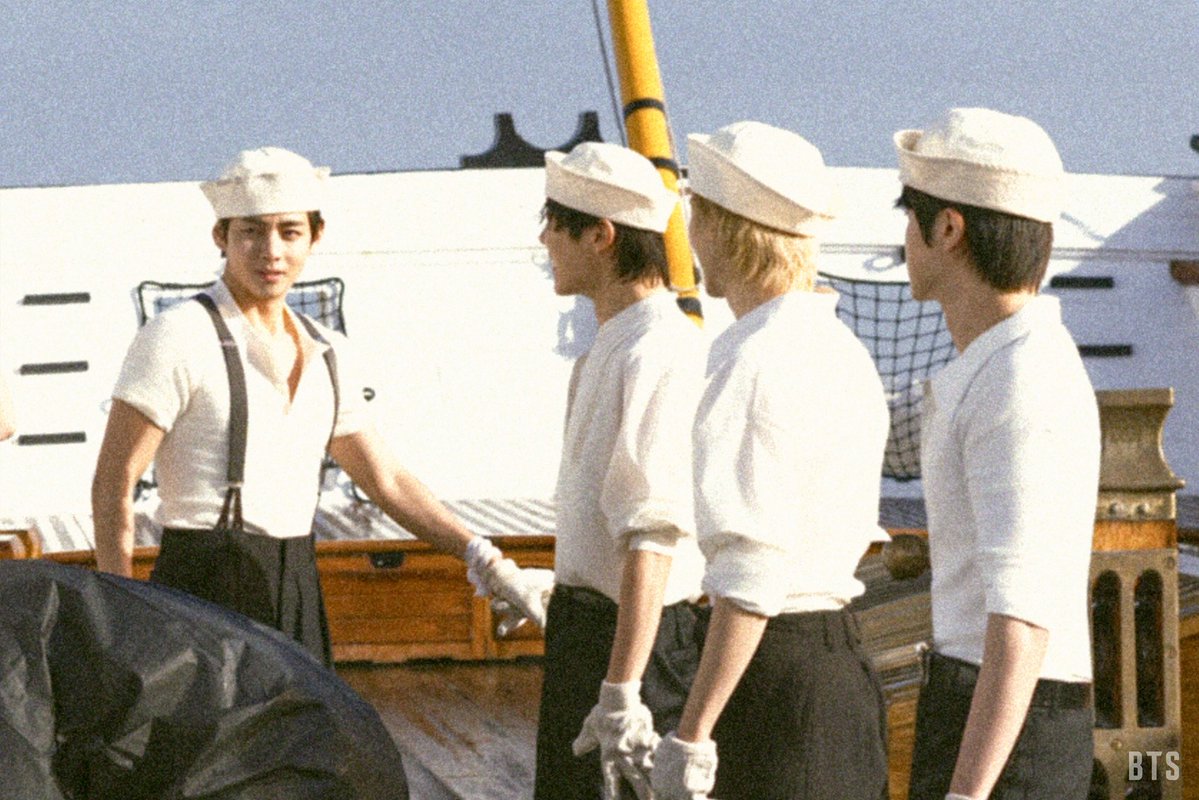 saf seeing bts 🪭 tweet media