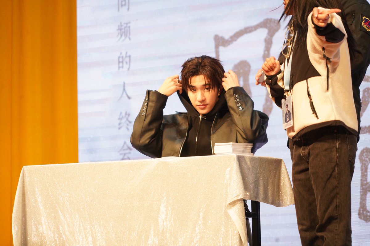 其实你带帽子也没什么用对于保暖而言！但是超级好看啊🤩