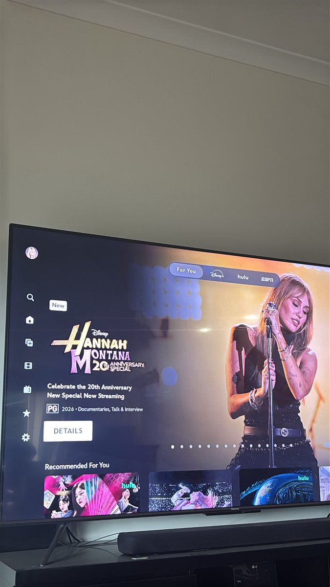 sheis_skye's tweet photo. Tuning in from Australia.⭐️💜🥰😭🤩
I can’t believe this!!!!!! Happy 20 years of Hannah Montana 🎤✨
Love you forever MC/HM https://t.co/Ay07oiFKix