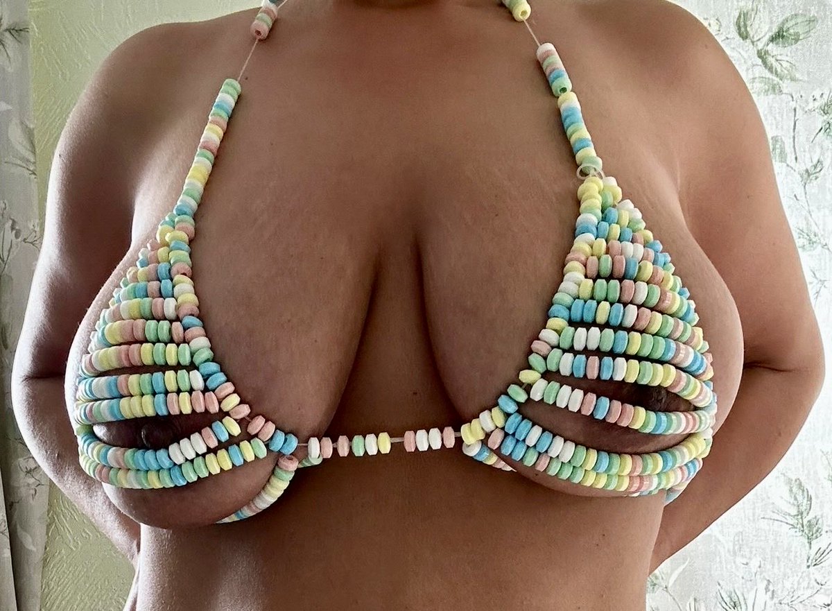Titty Tuesday, darlings 😈🍭

This MILF diva wrapped her heavy tits in sweet candy… colorful beads barely holding these soft curves. Sweet enough to eat or naughty enough to rip off? 🔥

Ladies — drop your best titty pics below and let’s make this feed delicious 😏💦🖤